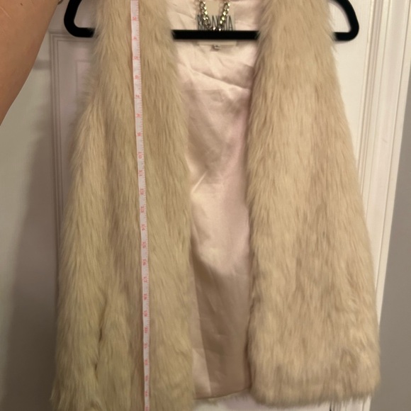 BB Dakota Faux Fur Vest in Cream - Picture 7 of 9